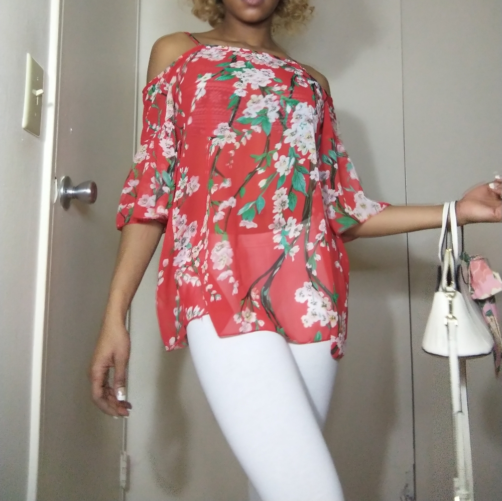 Women's Red open/off the shoulder floral printed blouse - Picture 2 of 6